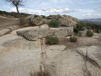 Gerga-fallen statues