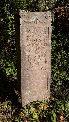 Abnoba-Altar Replik eines Weihesteins des Centurios Quintus Antonius Silus für die Göttin Abnoba. Um 89/96 u.Z.