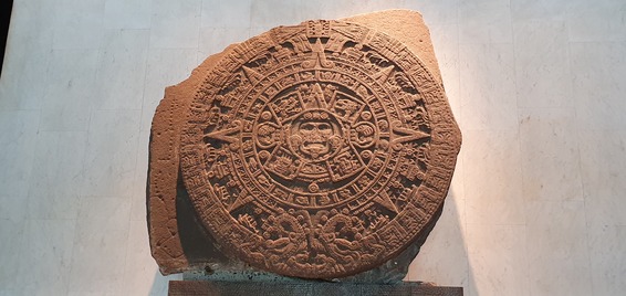 Aztec sun stone Aztec sun stone - National Museum of Antropology
