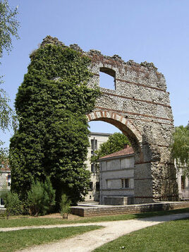 The Arch of Diana The Arch of Diana, ruins of the antic Roman baths at Cahors, France.