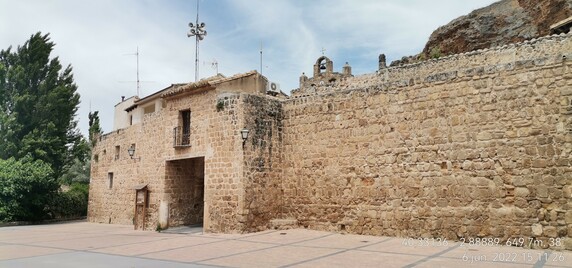 Zorita: Muralla y puerta de acceso Zorita: Muralla y puerta de acceso