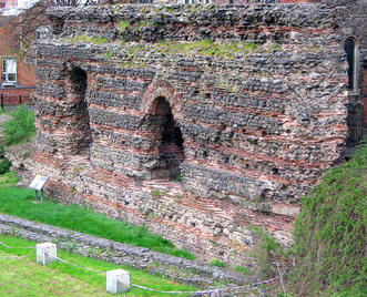 Jewry Wall The wall is nearly 2000 years old and was the entrance to the Baths of Roman Leicester. It is one of the largest remaining Roman structures in Britain.
Photo by April 2005