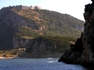 NestorCave View from Voidokoilia to the Cave of Nestor and Palaiokastro. - http://www.ancient-greek-sites.info/PEL/MES/Voidokoilia/index.html