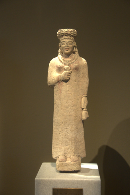 Cyprus, Archaic statue of a woman