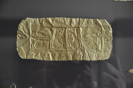 Enkomi, Golden pectoral with sphinxes