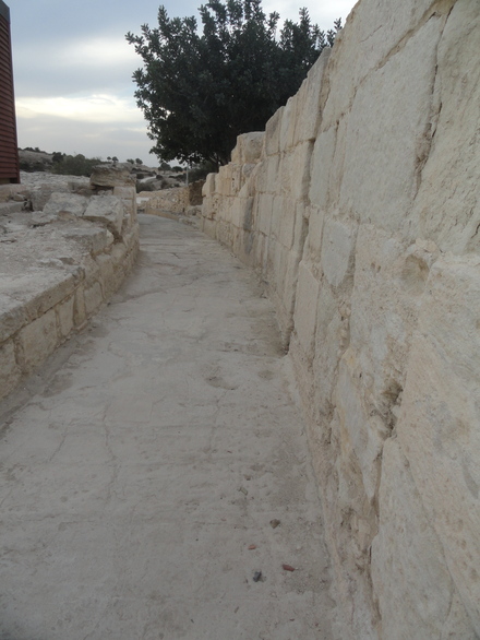 Kourion, Theater, Top ring, inside
