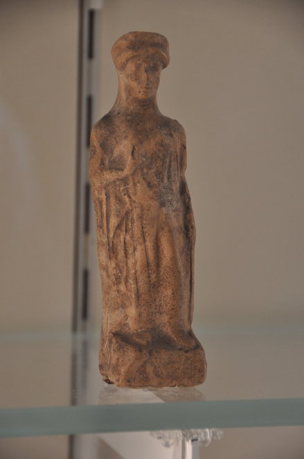 Larnaca, Statuette of a woman
