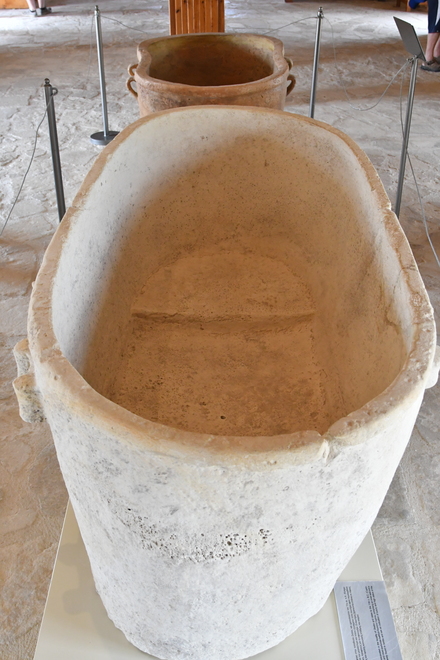 Old Paphos, Skales, Bathtub