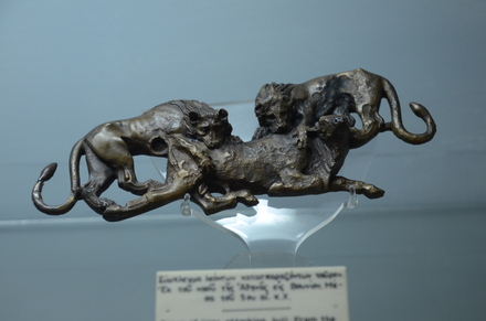Vouni, Temple of Athena, Two lions tearing up a cow