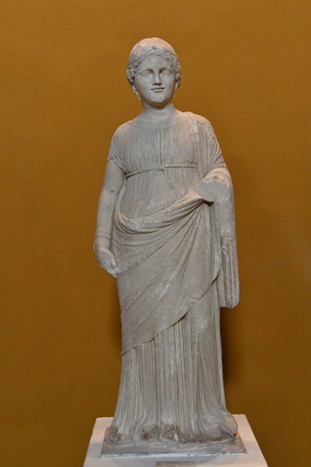 Vitsadha, Statue of a girl siii cmn ab