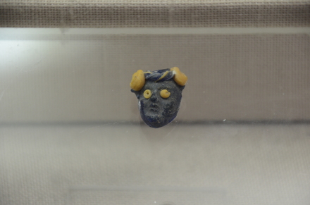 Glass bead
