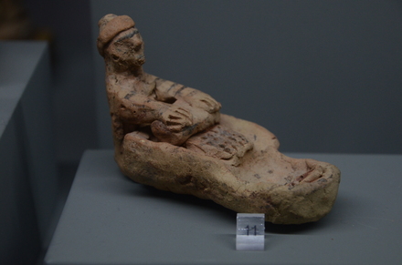 Cypro-Archaic statuette of a grinding person