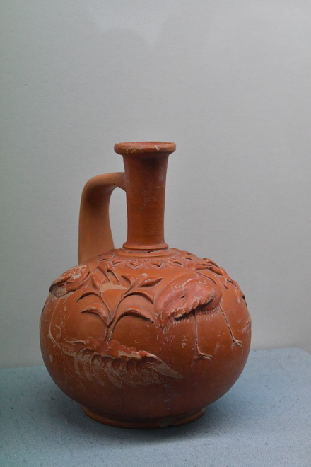 Terra sigillata bottle decorated with a heron