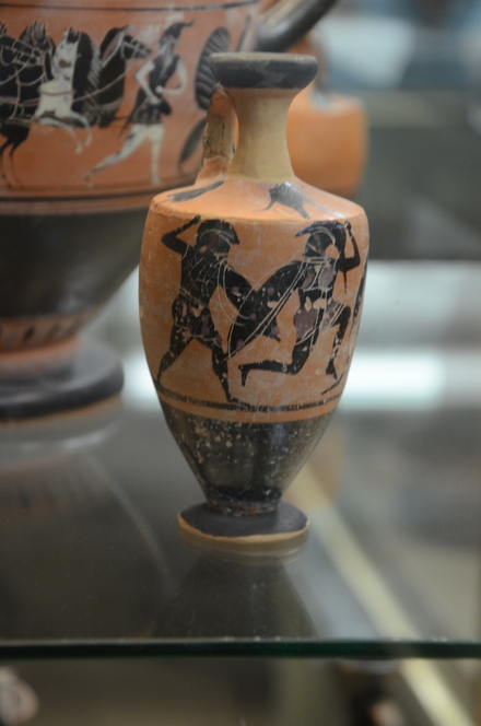 Blackfigured amphoriskos with warriors