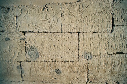 Abydos, Temple for Ramesses II, Relief of the Battle of Kadesh, Masses of people and Hittite chariots