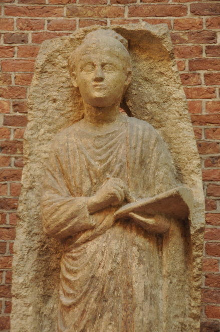 Oxyrhynchus, Tomb statue of a boy