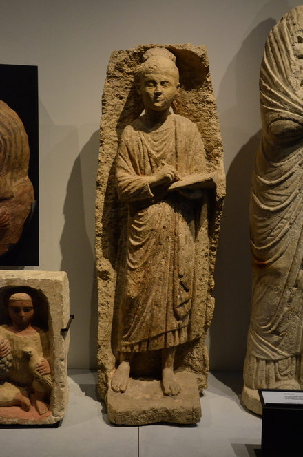 Oxyrhynchus, Tomb statue of a writing woman