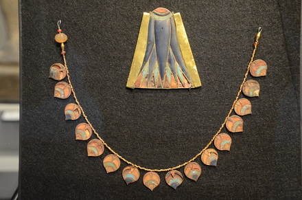 Saqqara, Necklace