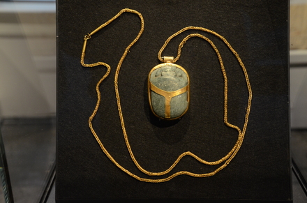 Saqqara, Necklace with a scarab