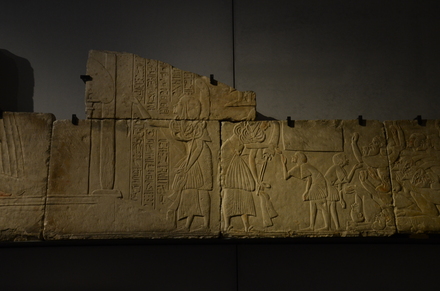Saqqara, Tomb of Horemheb, Relief of Horemheb talking to surrendering enemies