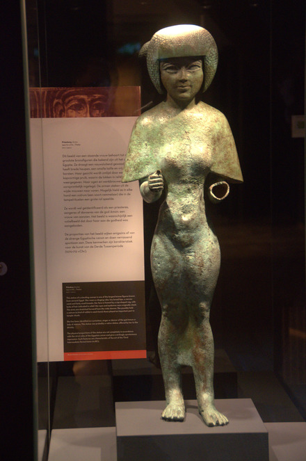 Thebes, Statue of a priestess
