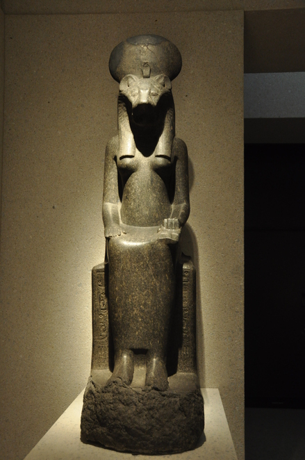 Thebes, Statue of Sekhmet (left)