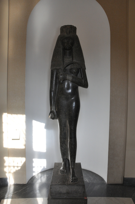 Thebes, Ramesseum, Statue of Queen Tuya (mother of Ramesses II)