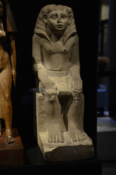 Arab el-Borg, Statue of Heny