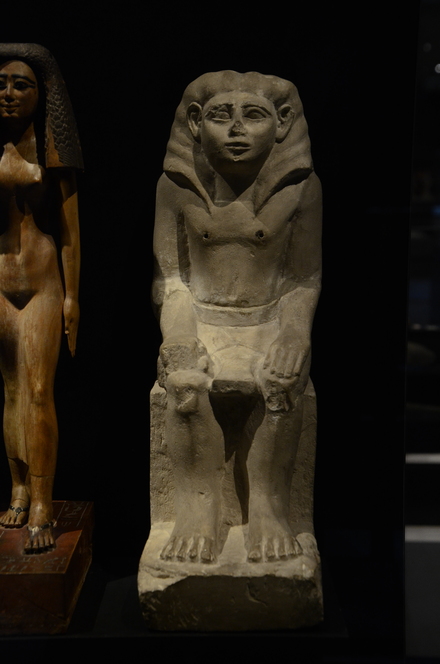 Arab el-Borg, Statue of Heny