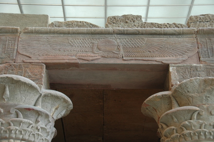Dendur, Roman temple, Lintel with solar disk