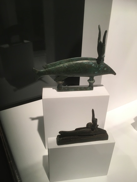 Statuettes of a bottlenose