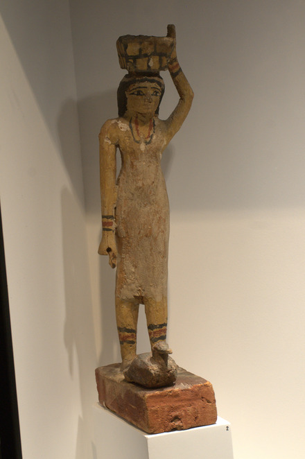 Statue of a bearer of offerings