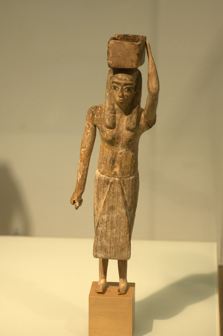 Statue of a bearer of offerings