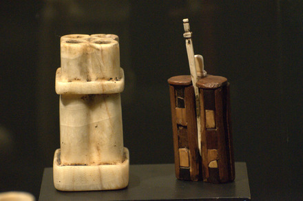 Small container for kohl