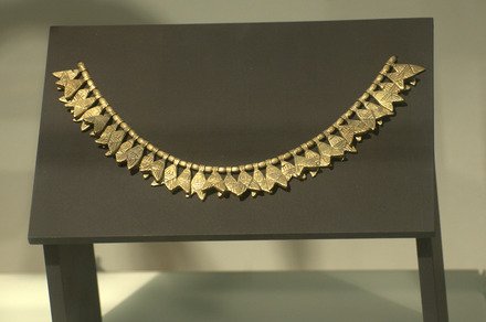 Necklace of fly-shaped amulets (reconstruction)
