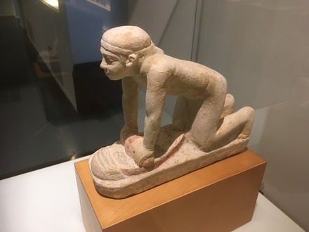 Statue of a grinding man