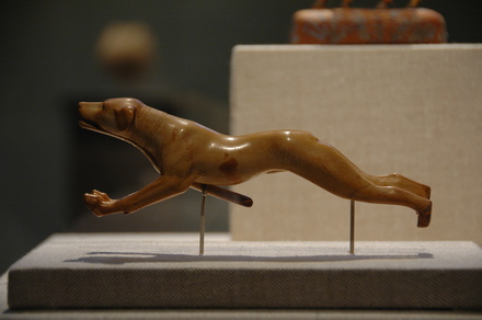 Statuette of a dog