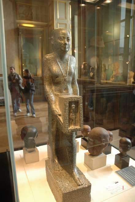 Naophoros of Psametikseneb, offering to Mnevis