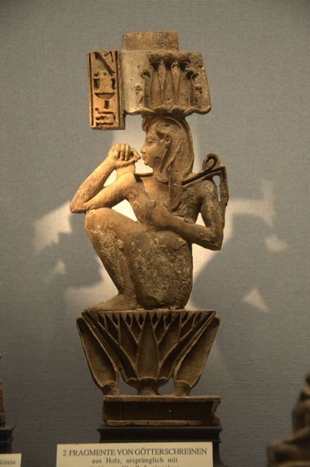 Sculpture of a sacrificing king