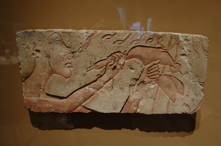 Relief of Akhenaten, sacrificing tot Aten