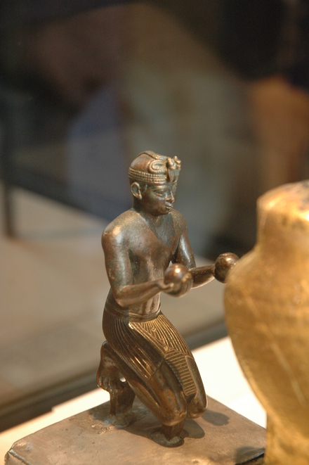 Group of Taharqo offering to Hemen