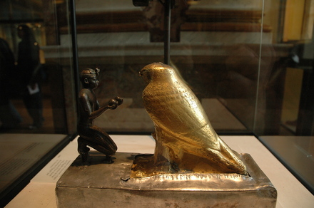 Group of Taharqo offering to Hemen