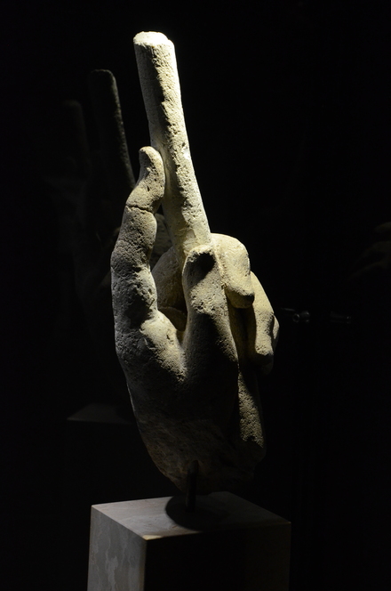 Grand, Hand with staff