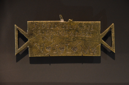 Grand, Tabula ansata, tablet with dove-tail handles