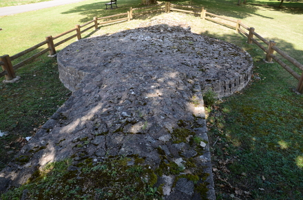 Grand, Remains of a tower of the wall
