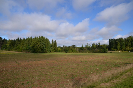 Grand, Surroundings