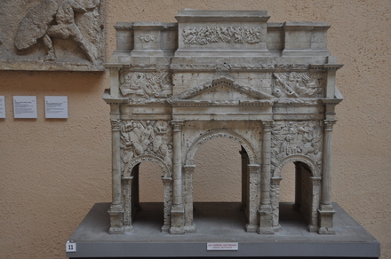 Orange, Model of the arch of Orange