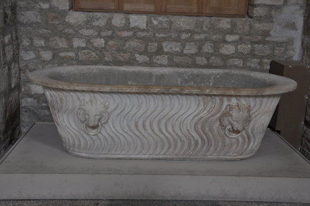 Lutetia, Sarcophagus lion heads