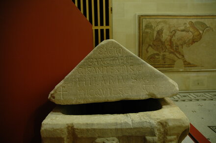 Arles, Sarcophagus of St. Hilary, Latin inscription on lid