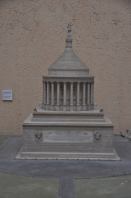 La Turbie, Model of a monument for emperor August